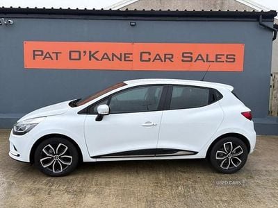 Used Renault Clio IV Play 75 HP (55 kW) 2018 White Hatchback