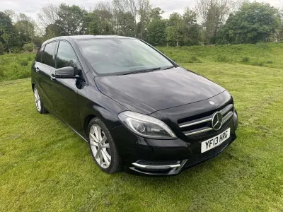 Usado Mercedes B180 2013 Preto Monovolume