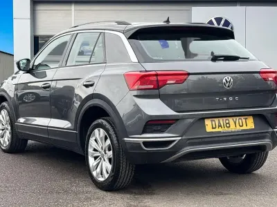 Usado VW T-Roc SE 150 HP (110 kW) 2018 Cinzento SUV