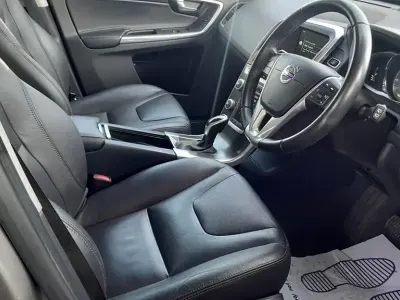 Używany Volvo XC60 SE Lux 220 KM (161 kW) 2015 Złoty SUV