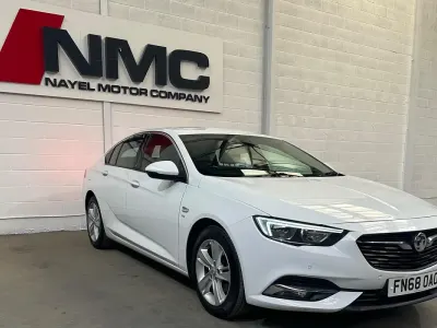 Begagnad Vauxhall Insignia SRi 110 HK (80 kW) 2018 Vit Halvkombi