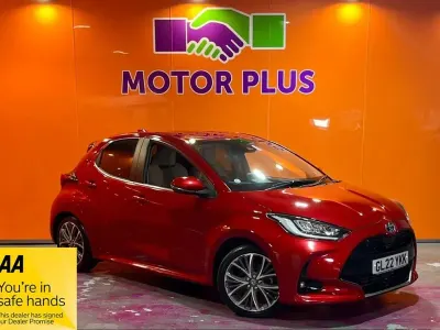 Używany Toyota Yaris Hybrid 116 KM (85 kW) 2022 Czerwony Hatchback