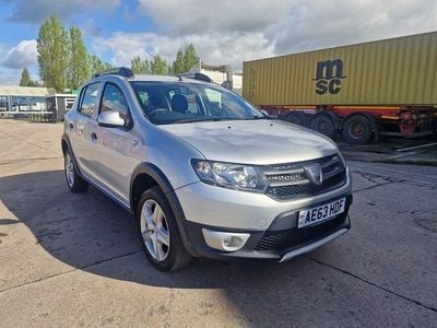 Begagnad Dacia Sandero Lauréate 90 HK (66 kW) 2013 Silver Halvkombi