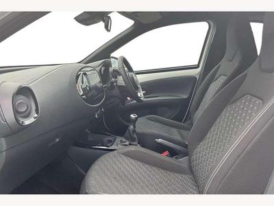 Used Toyota Aygo X 72 HP (52 kW) 2024 White SUV