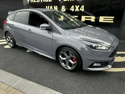 Używany Ford Focus ST 2015 Szary Hatchback