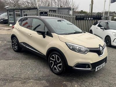 Used Renault Captur Dynamique 90 HP (66 kW) 2015 Cream/black SUV