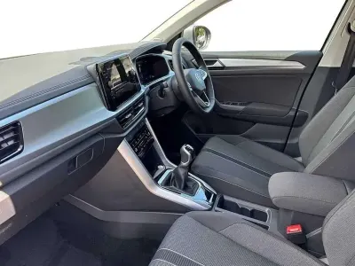 Usado VW T-Roc Match 115 HP (84 kW) 2025 Prateado SUV