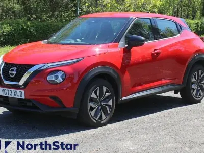 Używany Nissan Juke Acenta 114 KM (83 kW) 2023 Czerwony SUV