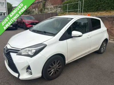 Used Toyota Yaris 99 HP (72 kW) 2016 White Hatchback