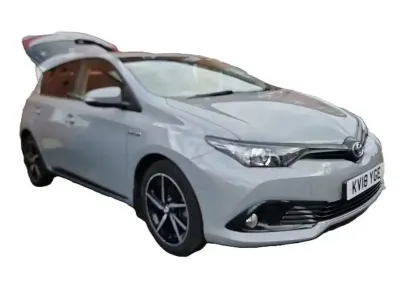 Usado Toyota Auris Hybrid Design 136 HP (100 kW) 2018 Cinzento Citadino