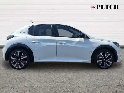 Used Peugeot 208 GT 99 HP (72 kW) 2022 White Hatchback