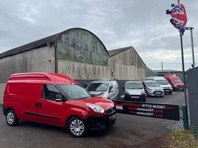 Używany Fiat Doblò 105 KM (77 kW) 2014 Czerwony Minivan