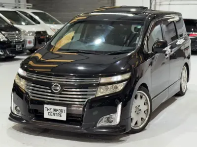 Używany Nissan Elgrand 2010 Czarny Minivan