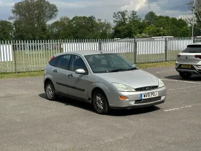 Używany Ford Focus Ghia 115 KM (84 kW) 2001 Srebrny Hatchback