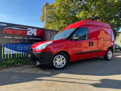Usado Fiat Doblò 105 HP (77 kW) 2013 Vermelho Monovolume