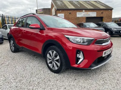 Second-hand Kia Stonic 100 CP (73 kW) 2023 Roșu SUV