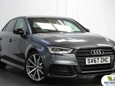 Usado Audi A3 Black Edition 190 HP (139 kW) 2017 Cinzento Sedan