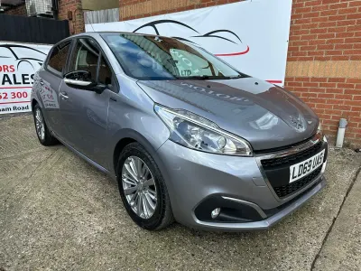 Used Peugeot 208 Signature Sky 82 HP (60 kW) 2019 Grey Hatchback