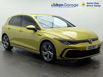 Usado VW Golf VIII R-line 130 HP (95 kW) 2021 Amarelo Citadino