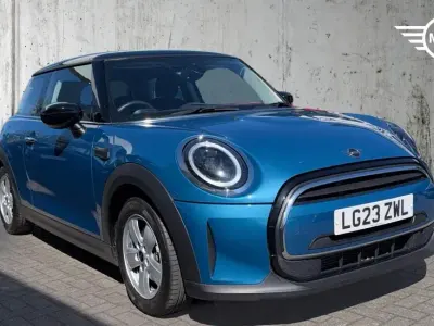 Begagnad Mini Cooper Classic 134 HK (98 kW) 2023 Blå Halvkombi