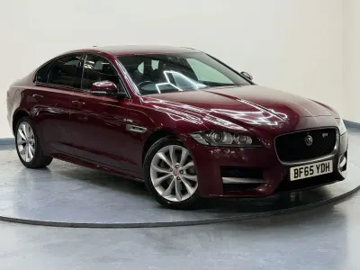 Używany Jaguar XF R-Sport 180 KM (132 kW) 2016 Czerwony Sedan/Limuzyna