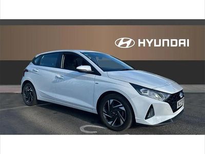 Używany Hyundai i20 SE 101 KM (74 kW) 2023 Biały Hatchback