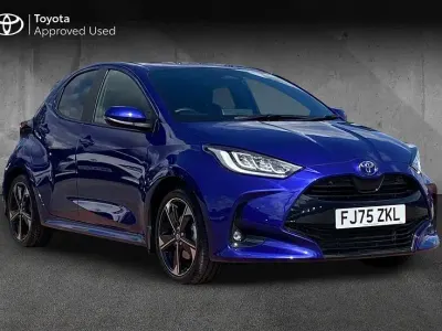 Used Toyota Yaris 128 HP (94 kW) 2025 Blue Hatchback