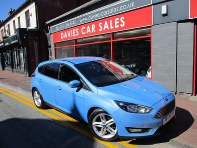 Begagnad Ford Focus Titanium 125 HK (91 kW) 2017 Blå Halvkombi