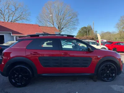 Używany Citroën C4 Cactus Flair 110 KM (80 kW) 2016 Czerwony Hatchback