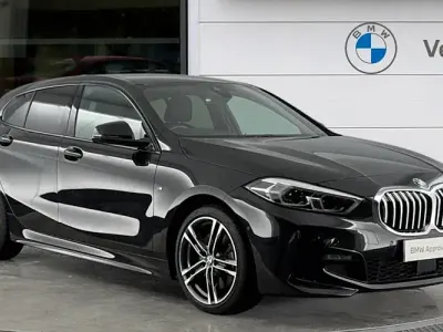 Begagnad BMW 120 M Sport 190 HK (139 kW) 2022 Svart Halvkombi