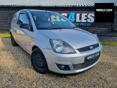 Używany Ford Fiesta Zetec 2007 Srebrny Hatchback