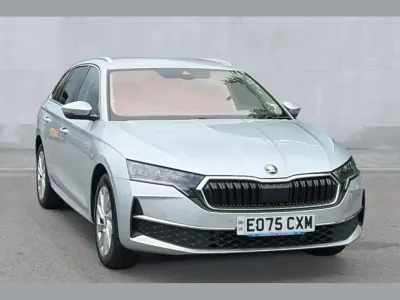 Usado Skoda Octavia SE L 147 CV (108 kW) 2025 Plateado Familiar