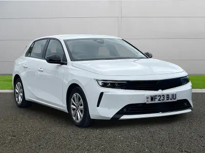 Used Vauxhall Astra Design Edition 130 HP (95 kW) 2023 White Hatchback