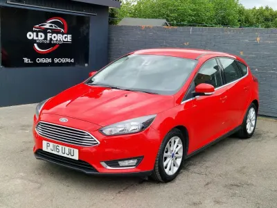 Używany Ford Focus Titanium 125 KM (91 kW) 2016 Czerwony Hatchback