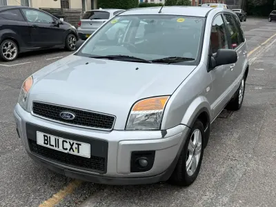 Używany Ford Fusion Zetec 2011 Srebrny Hatchback