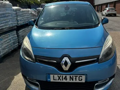 Usado Renault Grand Scénic III Dynamique 110 CV (80 kW) 2014 Azul Monovolumen