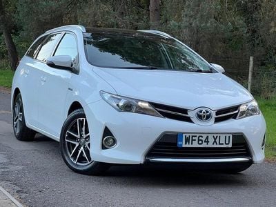 White Used 2014 Toyota Auris Hybrid Estate | £7,299 (Fair price)