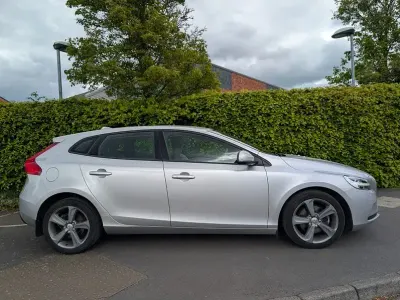Usado Volvo V40 Momentum 122 CV (89 kW) 2016 Plateado Utilitario
