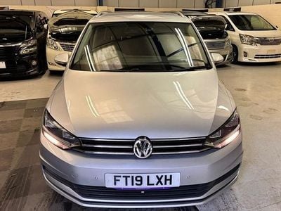Used VW Touran SE 115 HP (84 kW) 2019 Silver MPV