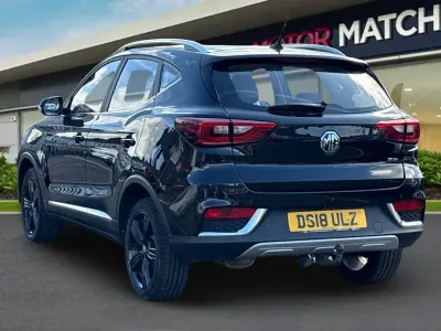 Käytetty MG ZS Exclusive 106 HP (77 kW) 2018 Musta Katumaasturi