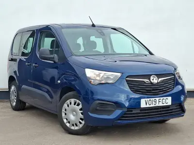 Second-hand Vauxhall Combo Design Edition 110 CP (80 kW) 2019 Albastru Monovolum
