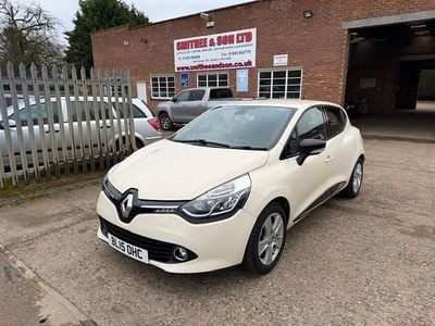 Used Renault Clio IV Dynamique 90 HP (66 kW) 2015 Cream Hatchback