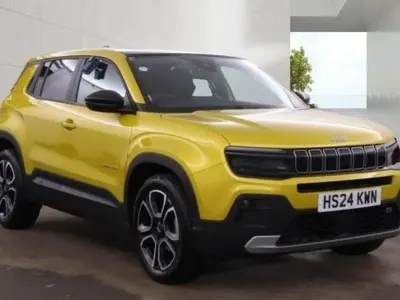 Begagnad Jeep Avenger Altitude 100 HK (73 kW) 2024 Gul SUV