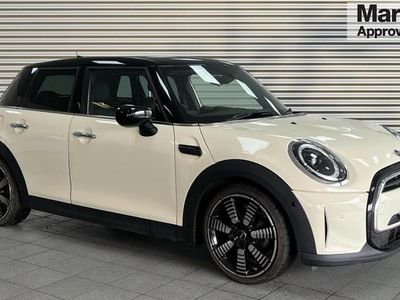 Begagnad Mini Cooper Exclusive 136 HK (100 kW) 2021 Vit Halvkombi