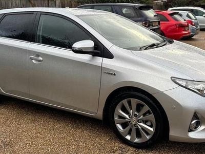 Used Toyota Auris Hybrid 136 HP (100 kW) 2014 Silver Hatchback