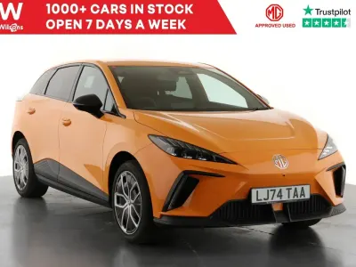 Begagnad MG MG4 EV Trophy 319 kW (435 HK) 2025 Orange Halvkombi