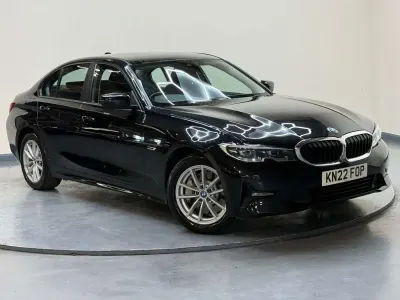 Begagnad BMW 330e Luxury Line 288 HK (211 kW) 2022 Svart Sedan