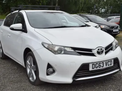 Used Toyota Auris 132 HP (97 kW) 2013 White Hatchback
