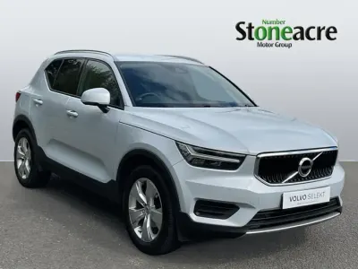 Usado Volvo XC40 Momentum 161 HP (118 kW) 2022 Prateado SUV