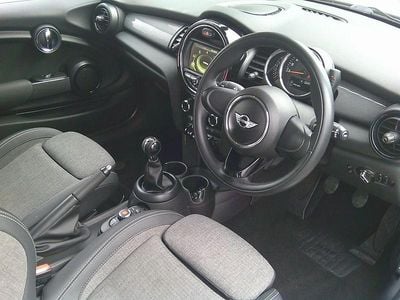 Begagnad Mini Cooper Hatch 2016 Silver Halvkombi